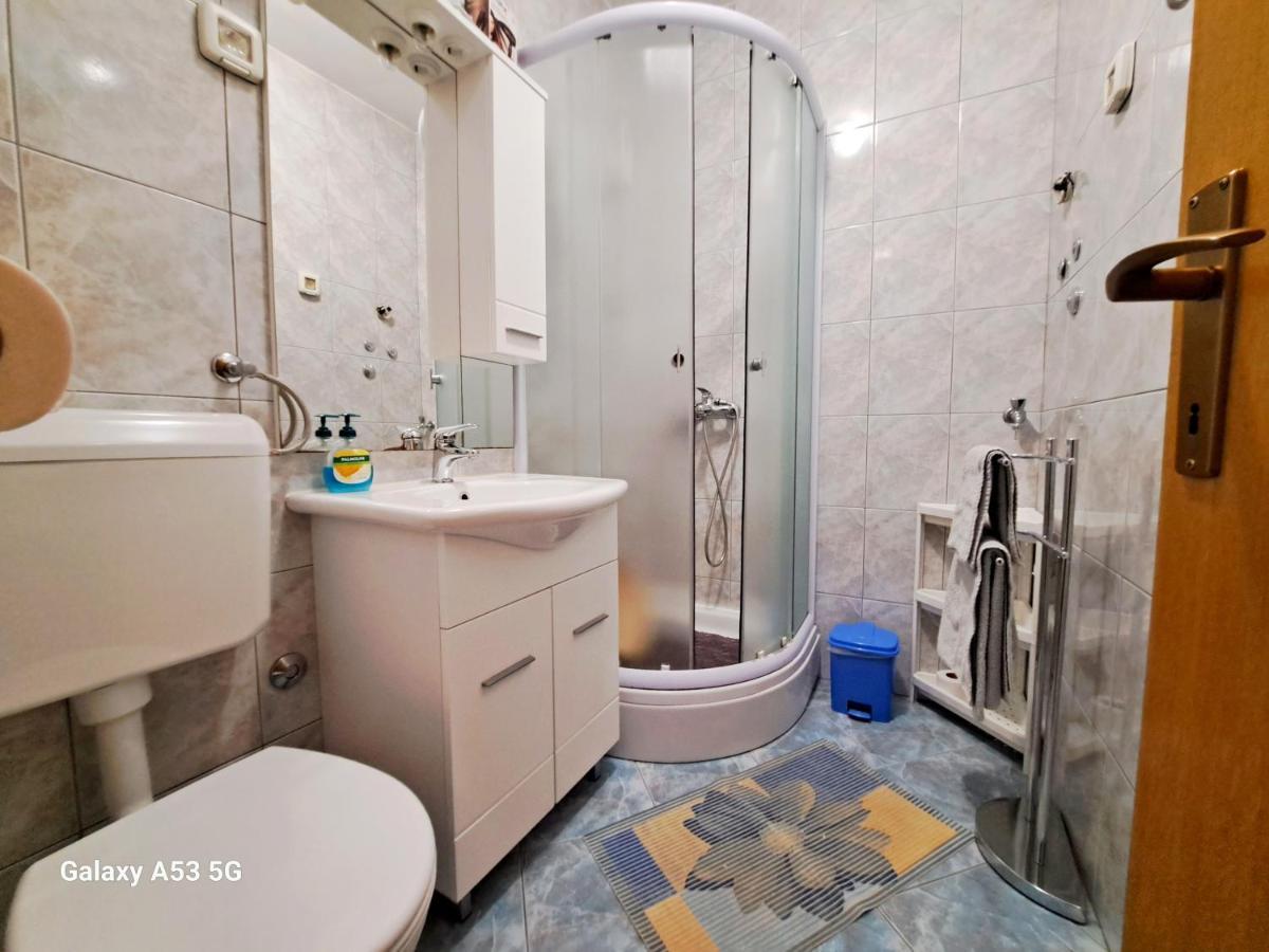 Aparments Orange & Blue Apartment Fazana Exterior photo